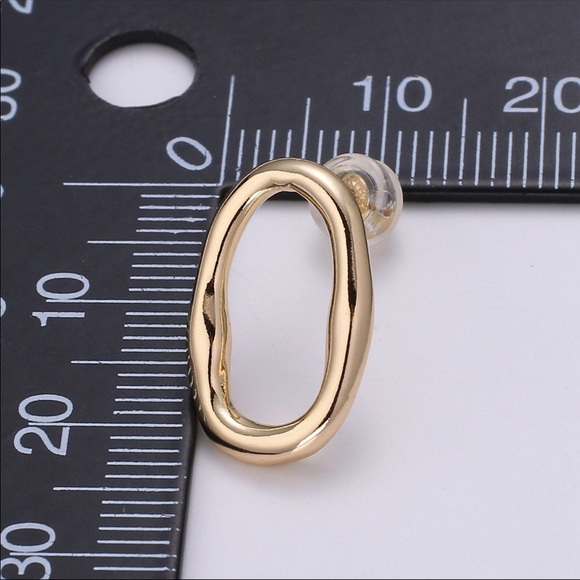 Ellips Design 18K Gold Stud Earring - Picture 4 of 4